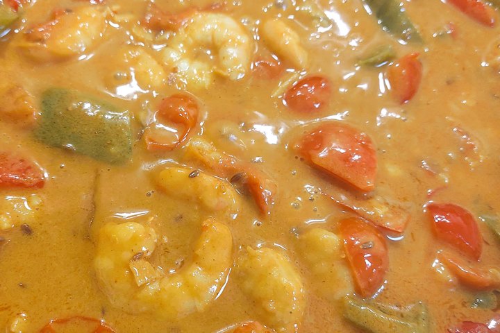 spicy thai prawn curry