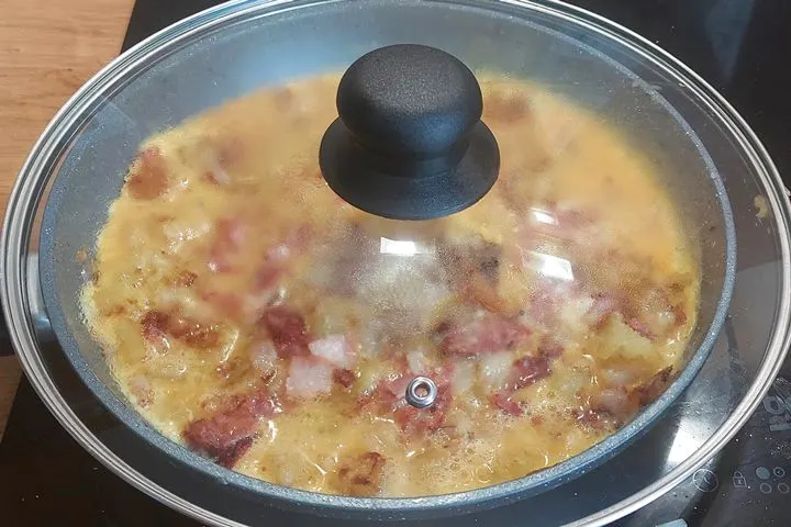 covered omelette