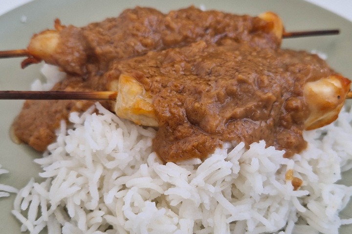 Peanut Sauce (Pindasaus)- A Dutch Favourite